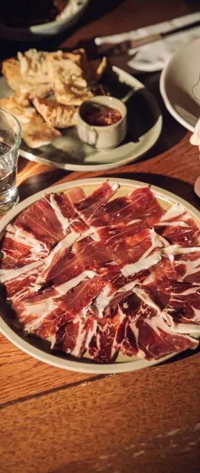 Jamón en restaurante Nômadâ