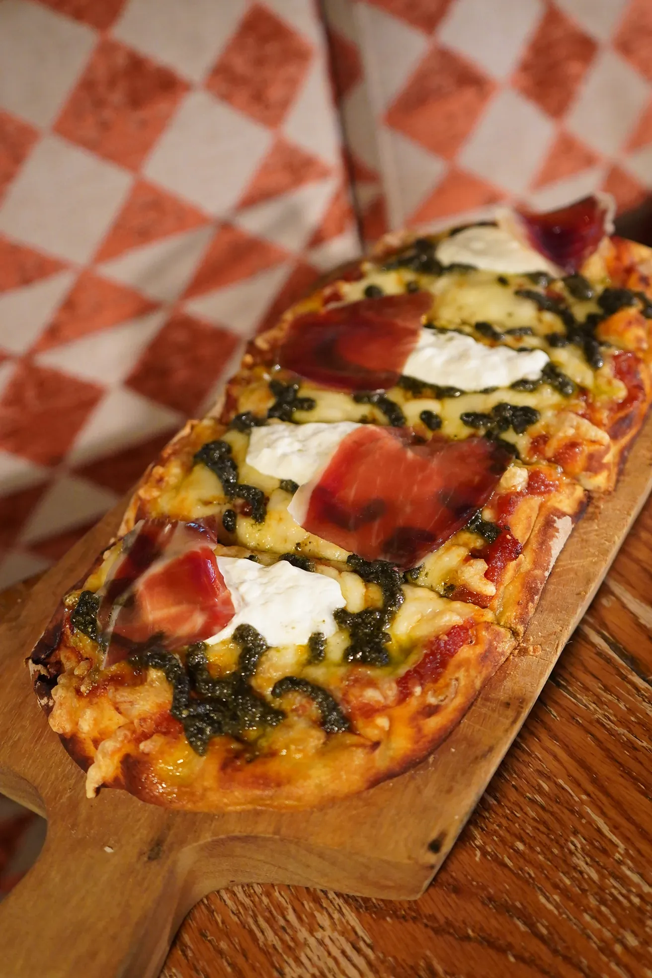 Artisan pizza at Nômadâ, fusion restaurant in Barrio Salamanca, Madrid