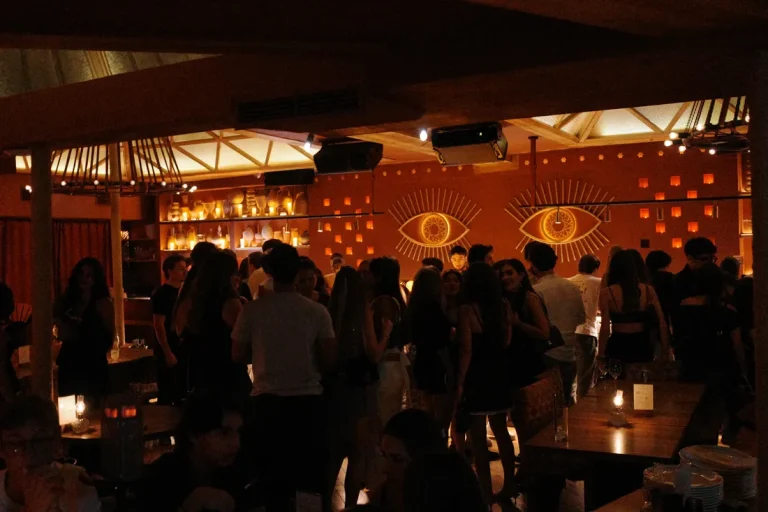 Celebración en el salón de Nômadâ