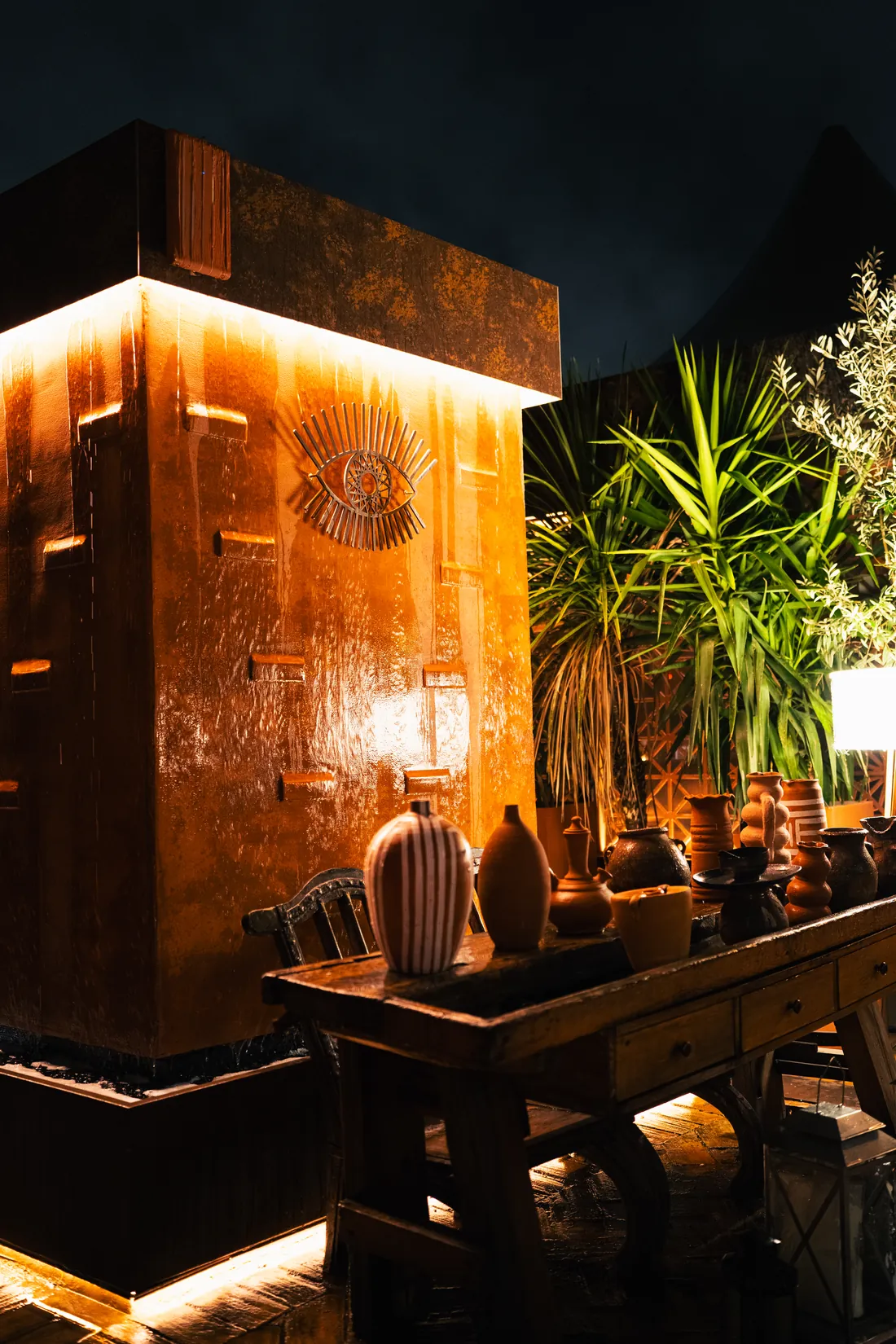 The terrace at Nômadâ at night, restaurant with terrace in Barrio Salamanca